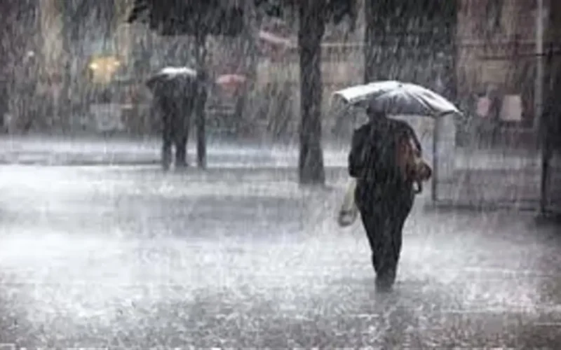 أمطار غزيرة تضرب عدة مناطق وصلت للقاهرة الكبرى اليوم